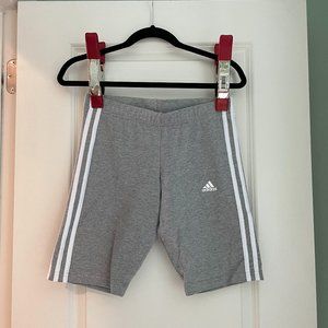 Adidas ESSENTIALS 3-STRIPES BIKE SHORTS Medium in Grey Heather/White